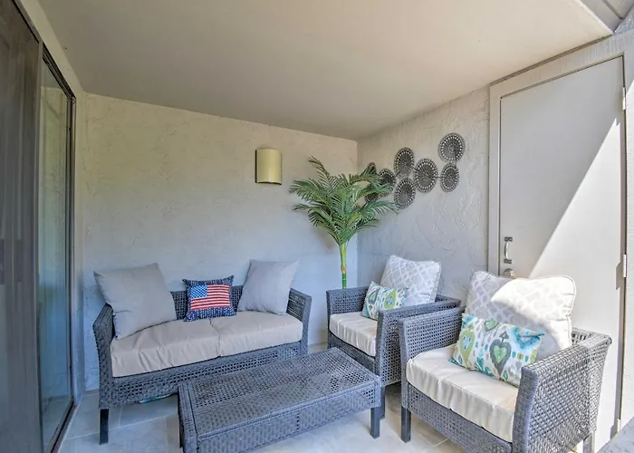 Holiday home Sleek Condo: Walk To Biltmore Fashion Park Phoenix