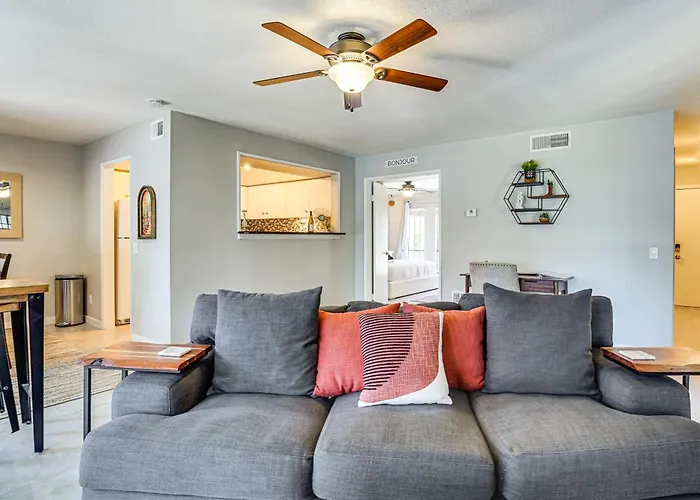Sleek Condo: Walk To Biltmore Fashion Park Holiday home Phoenix
