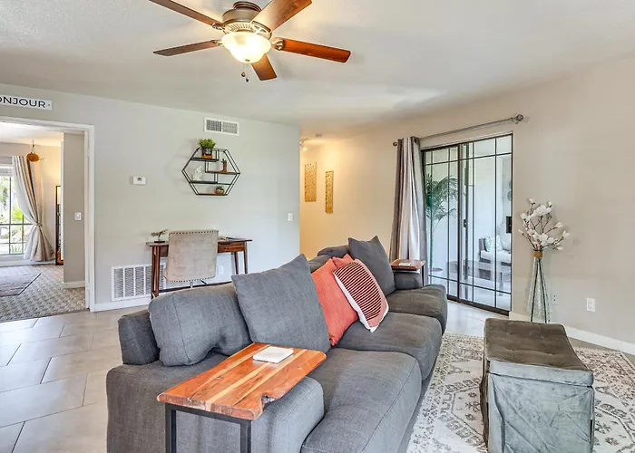 Sleek Condo: Walk To Biltmore Fashion Park