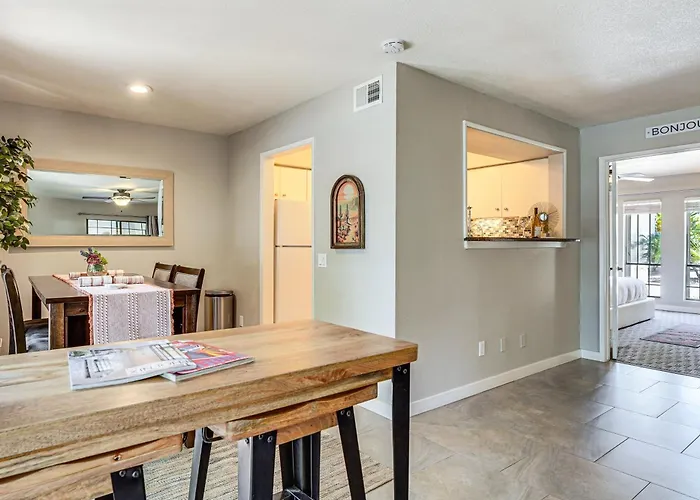 Sleek Condo: Walk To Biltmore Fashion Park Phoenix