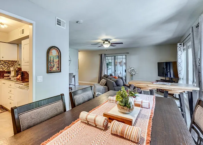 Sleek Condo: Walk To Biltmore Fashion Park *