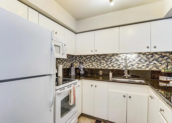 Holiday home Sleek Condo: Walk To Biltmore Fashion Park