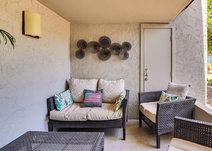 Sleek Condo: Walk To Biltmore Fashion Park