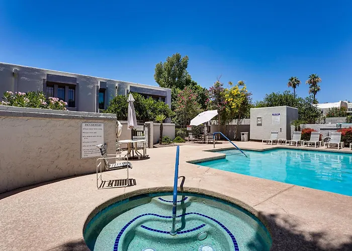 Holiday home Sleek Condo: Walk To Biltmore Fashion Park Phoenix