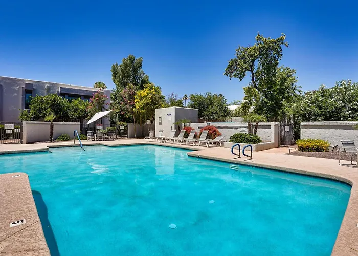 Holiday home Sleek Condo: Walk To Biltmore Fashion Park *