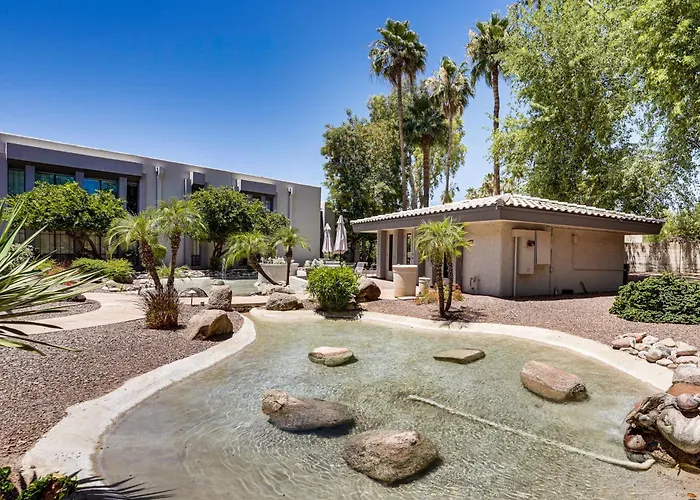Holiday home Sleek Condo: Walk To Biltmore Fashion Park *