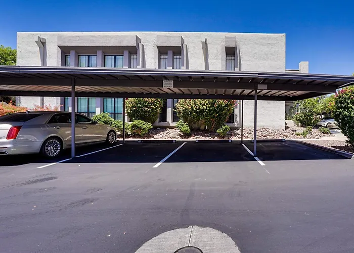 Holiday home Sleek Condo: Walk To Biltmore Fashion Park Phoenix